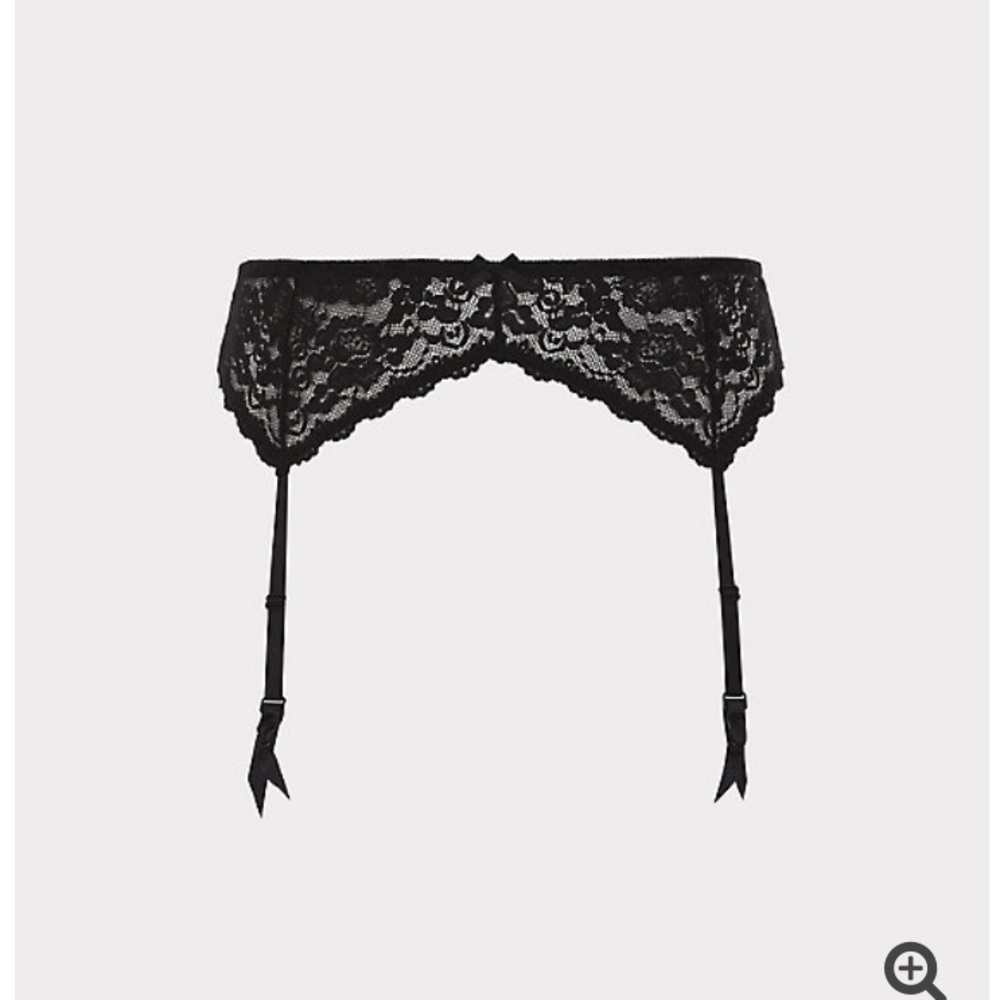 NWOT TORRID Lace Garter Belt